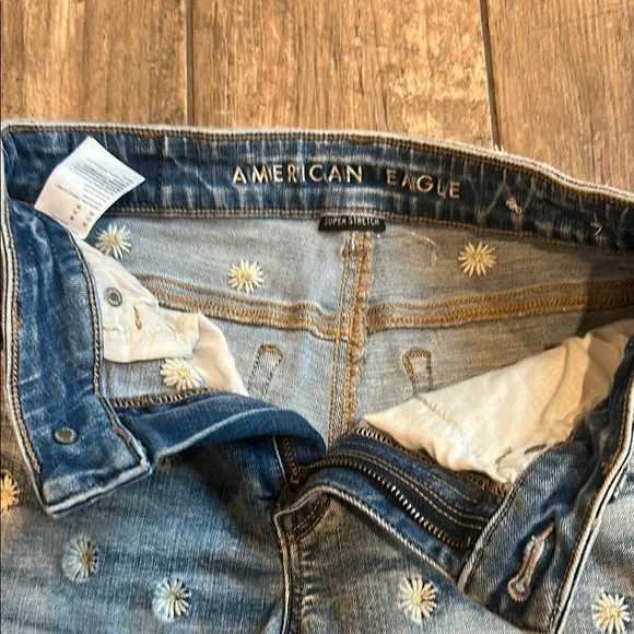 Embroidered Daisy American Eagle Denim Jean Shorts - Picture 3 of 4